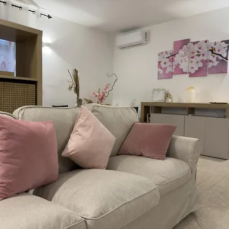 Cydonia Farm stay Ari