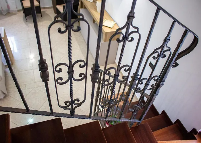 Cydonia Farm stay Ari